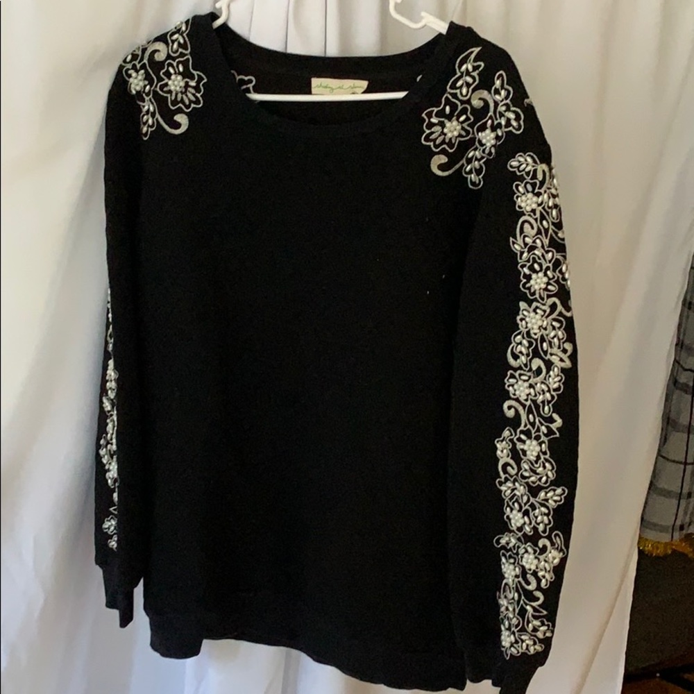 EMBROIDERED SWEATER with pearl and stitch detail